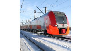 Nach der Zulassung im Dezember 2012 nahm der neue Regionaltriebzug von Siemens für die Russischen Eisenbahnen (RZD) statt wie geplant im Herbst 2013 bereits im Januar den Fahrgastbetrieb auf. Die Regionaltriebzüge vom Typ Desiro RUS werden seit April 2011 komplett im Siemens-Werk in Krefeld hergestellt und wurden speziell für den russischen Markt gefertigt. (Bild: Siemens)