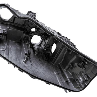 Scheinwerfergehäuse: Weniger Gewicht und höhere Produktivität dank Treibmittel-Masterbatches. (Bild: Lehvoss)