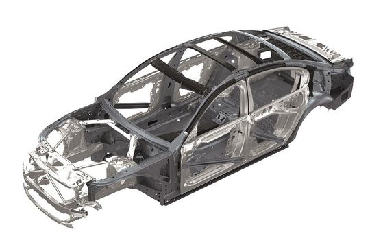 Im neuen BMW 7er kommen in der Karosserie erstmals Struktur- teile aus CFK zum Einsatz.(Foto:  BMW)