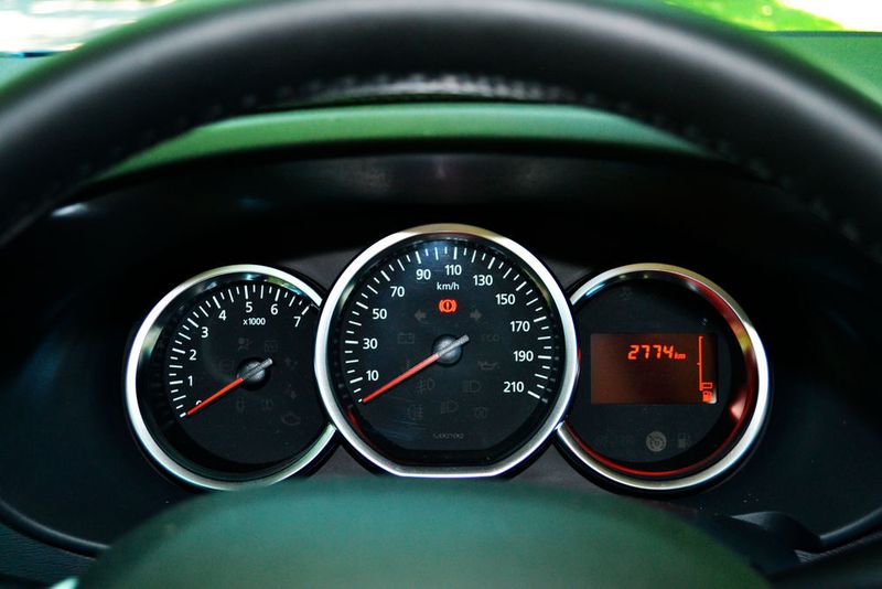Hinterm Lenkrad geht es noch recht analog zu. (Seyerlein/»kfz-betrieb«)