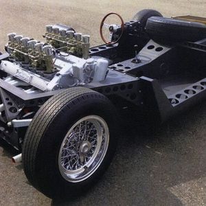 Der Motor lieferte ursprünglich eine Leistung von 257 kW (350 PS) aus knapp vier Litern Hubraum und machen die Miura 274 km/h schnell. 1968 wurde eine leistungsgesteigerte Version mit 272 kW (370 PS) vorgestellt. 1971 erschien schließlich der Miura SV. Mit nun 283 kW (385 PS) und einer Höchstgeschwindigkeit – je nach Quelle – von bis zu 295 km/h verfehlte er nur knapp die 300-km/h-Marke. Für die Beschleunigung von 0 auf 100 km/h benötigte er 5,5 Sekunden.(Bild:  Lamborghini)