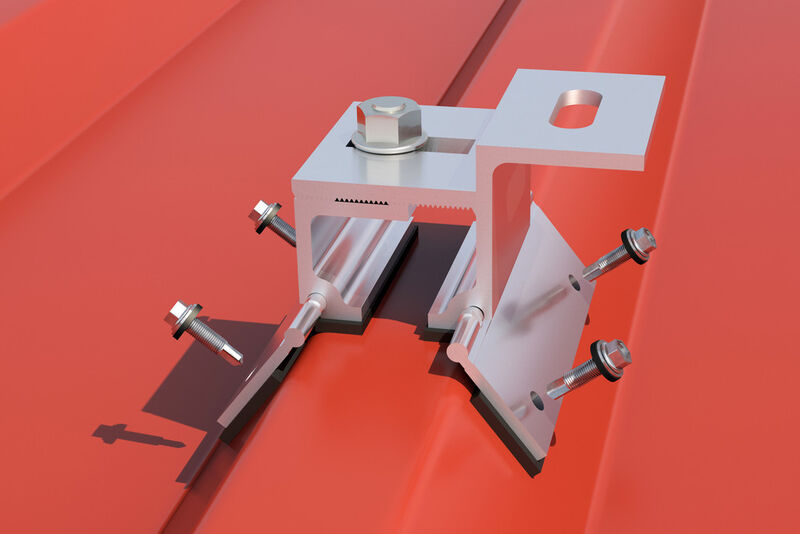 Das bringt der Trick mit dem Trapez: Die neuen Montagesysteme Intersol Trapez Flex und Intersol Trapez Light ermöglichen Installateuren den schnellen Aufbau von Solaranlagen auf Trapezdächern. (Bild: Donauer Solartechnik)