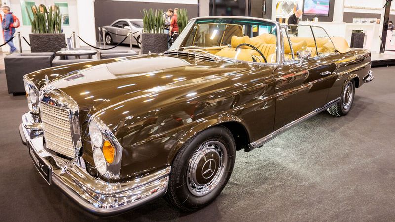 … zum schönsten klassischen Fahrzeug der Essen Motor Show 2022. Der Wert des Autos wird auf 698.000 Euro taxiert. (Bild: Messe Essen)