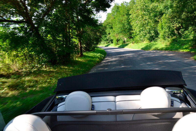 Serienmäßig ist die geteilt umklappbare Fondsitzlehne … (Michel/»kfz-betrieb«)