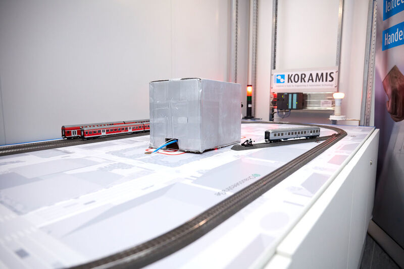 Koramis hat das „Honey-Train-Project“ zum Teil auch als Modell im Labor simuliert. (Deutsche Telekom)
