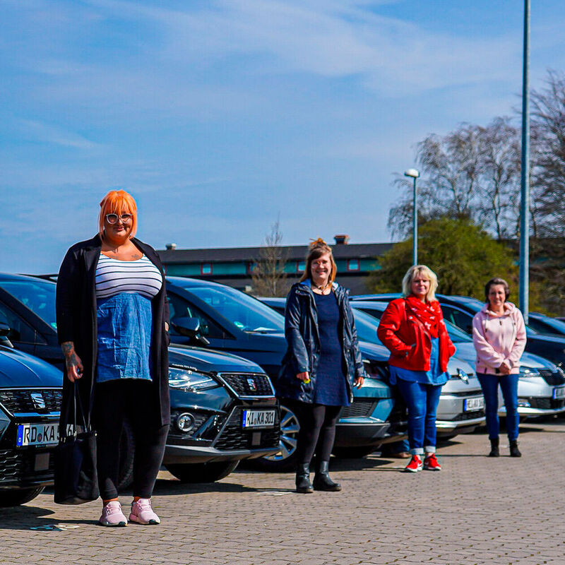 Das Autohaus Kath hat zehn Pflegekräften des Universitätsklinikums Schleswig-Holstein Leihwagen kostenlos zur Verfügung gestellt.