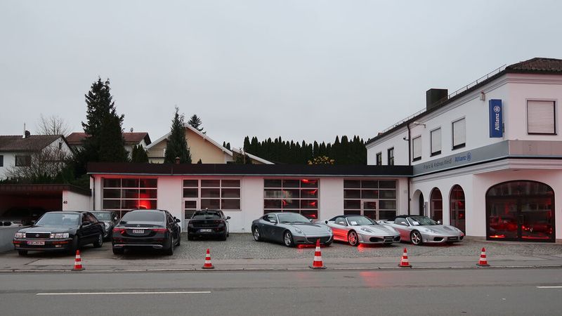 Im Gebäude auf der anderen Straßenseite befand sich ab 1985 der erste Schauraum für Ferrari. (Bild: Diehl – VCG)