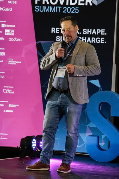 Mirko Tochtermann von Relyon sprach über souveräne KI-Plattformen für MSP. (Bild: Vogel IT-Medien)