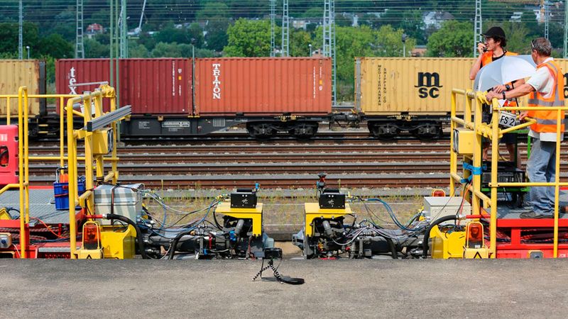 Dynamische Messungen am Bahnsteig (Bild: DLR)