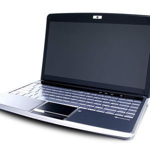 Das Easynote Butterfly S verspricht Akkulaufzeiten von bis zu acht Stunden – dank ULV-CPU.