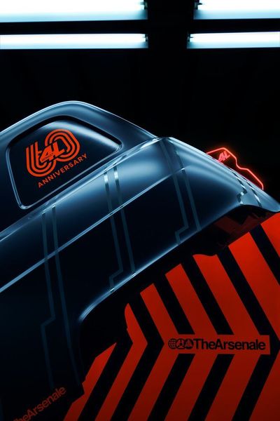 Der R4 als Quadrokopter: Zum 60. Geburtstag geht die Legende auf Rädern nun in die Luft. Mit dem AIR4 hat Renault gemeinsam mit dem Designzentrum TheArsenale ein futuristisches Showcar geschaffen, das statt auf Reifen auf vier Doppelpropeller setzt.  (Renault)