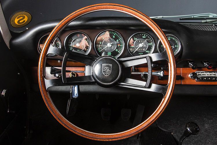 Der Innenraum wurde so originalgetreu wie möglich gehalten. (Bild: Porsche)