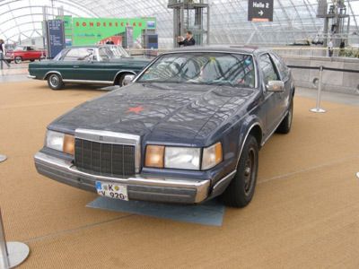 Dirk Bach hat seinen Führerschein erst seit 1998. Den Lincoln bekam der Schauspieler daraufhin von seinem Team geschenkt. (Archiv: Vogel Business Media)