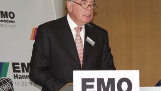 „Die deutschen Hersteller können auch bei Auftragsspitzen mithalten, weil die Produktionsabläufe in der Vergangenheit deutlich optimiert wurden“, so VDW-Geschäftsführer Helmut v. Monschaw in Anspielung auf die enorm hohe Kapazitätsauslastung in der Branche.  Bild: Schreier (Archiv: Vogel Business Media)