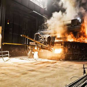 Noch heißer hergehen dürfte es demnächst bei Schmolz + Bickenbach: Nach einer Gewinnwarnung will der Spezialstahlhersteller sparen.