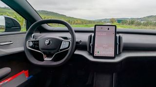 Manche Hersteller setzen bei der Bedienung komplett auf den Touchscreen. Künftig könnte es dafür Punktabzug bei Euro NCAP geben. (Bild: Mauritz – VCG)