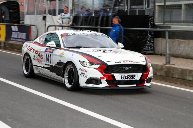 Hinter dem Motorsportprojekt von Tic-Racing stehen Getrag-Ingenieure, die mit viel Enthusiasmus einen serienmäßigen Ford Mustang über den letzten Winter für den Motorsport vorbereiteten. (Manfred Muhr)
