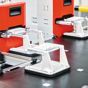 Für den Einzug des Klemmenträgers werden Elektrozyliner AA3000 genutzt, für das Absenken der Kontaktstifte Linearaktuatoren AA1000.(Bild:  Beckhoff)