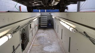 Fertiggrube von HDC, fotografiert bei Gruber Nutzfahrzeuge, Iveco und Fiat Professional in Landsberg bei Halle/Saale. (Bild: Diehl – »kfz-betrieb«)