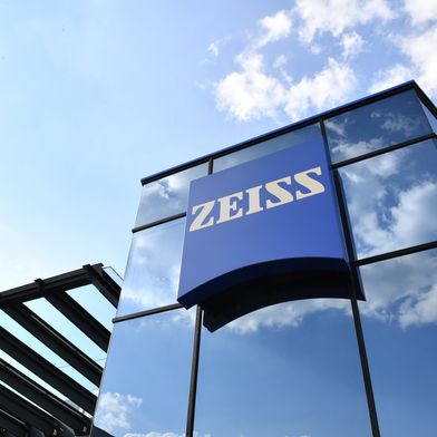 Carl Zeiss erweitert seine Beteiligung an Zeiss Meditec. (Bild: Zeiss)
