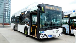 15 Solaris Urbino 12 Hydrogen hatte Köln bereits 2020 bestellt und im vergangenen Jahr geliefert bekommen. (Bild: Autoren-Union Mobilität/Kirsten Kramer/Omnibusspiegel)