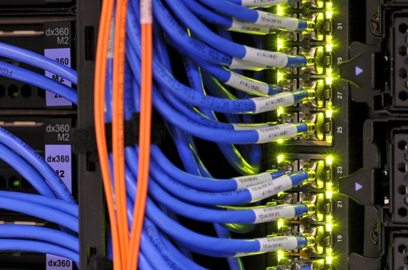 Platz 9: Virtuelle Systeme treffen die Realität – Mehr Performance für das virtuelle Server-System, das war das Ziel eines IT-Administrators. Er teilte deshalb die Partitionen C und D des virtuellen Servers auf zwei unterschiedliche Systeme auf. Da ihm der Speicherplatz ausging, musste er jedoch in großer Eile die beiden Partitionen C und D auf dem gleichen System konsolidieren. Was er nicht wusste und in der Hektik auch nicht nachkontrollierte: Auf dem Zielsystem war diese Benennung bereits vergeben. So überschrieb er einen ganzen Satz wichtiger Daten. (Archiv: Vogel Business Media)
