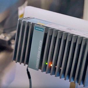 Edge-Computing in der Nähe der Maschine kommt unauffällig daher, wie dieses Edge-Device von Siemens.
