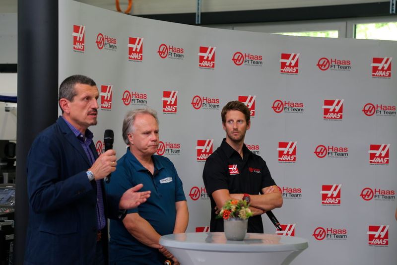 Günther Steiner, le directeur de l'écurie Haas F1, Gene Haas le patron de Haas Automation Inc., Romain Grosjean le pilote franco-suisse de l'écurie Haas F1. (JR Gonthier)