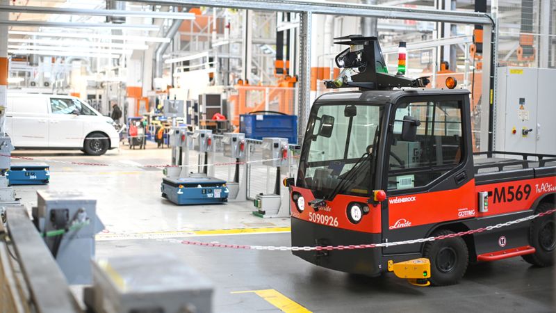Mit dem Fortschritt in Sensorik, Rechenleistung und KI gewinnen mobile Roboter die Fähigkeit, eigenständig Karten zu erstellen, Routen zu planen und Hindernisse zu interpretieren.(Bild:  Synaos)