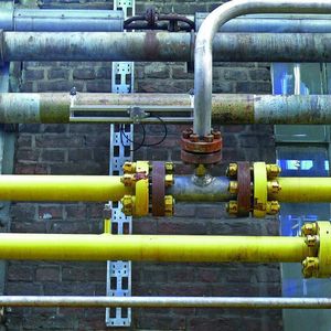 Keine Angst vor hohen Drücken: Clamp-On-Utraschallsensoren messen immer von der „sicheren Seite“. 