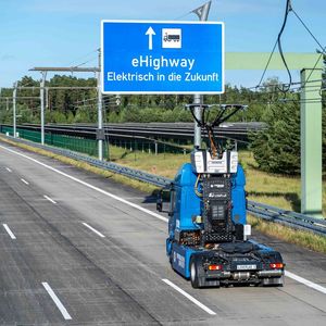 Ein modularer Baukasten ermöglicht es laut des Forscherteams, die Fahrzeuge mit einem Oberleitungs-Stromabnehmer auszurüsten.(Bild:  RWTH Aachen)