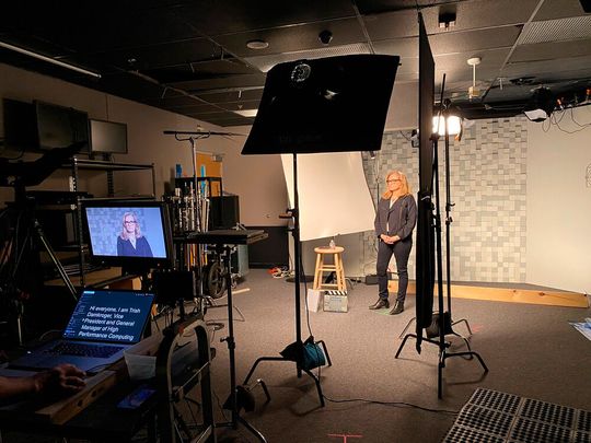 Trish Damkroger (@trish_damkroger) bei der Aufzeichnung einer Präsentation über HPC für Intel am 27. April 2021. Rund ein Jahr später trat sie HPE als Chief Product Officer for HPC and AI bei.(Bild:  Trish Damkroger via Twitter)