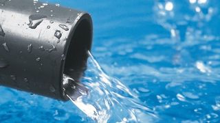 Die deutsche Trinkwasserverordnung steht auf der Kippe. Der Kunststoffrohrverband fordert die Politik deshalb zum Handeln auf. (Bild: KRV)