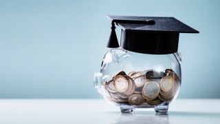 Gefährdet der Digitalpakt Schule die Chancengleichheit in den Schulen und bevorzugt sowieso schon besser ausgestattete Schulen? Für die Gewerkschaft Erziehung und Wissenschaft ist die Antwort klar (© Andrey Popov – stock.adobe.com)