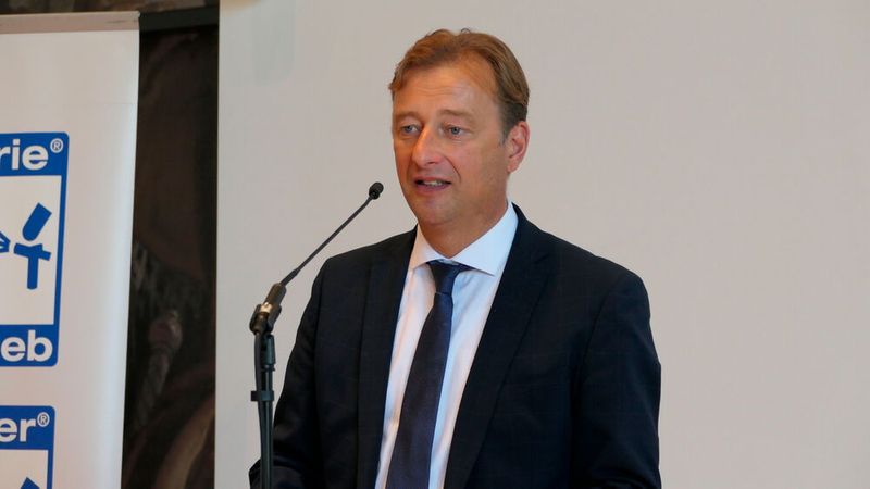 Das Karosseriebauer-Handwerk habe sich gut auf die Herausforderungen der Zeit eingestellt, sagte Wolfgang Rath, CSU Fraktionsvorsitzender und Mitglied des Stadtrates Würzburg in seinen Grußworten aus der Politik. (Bild: Wenz | VCG)