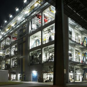 Die MCS Anlage in der Nacht.