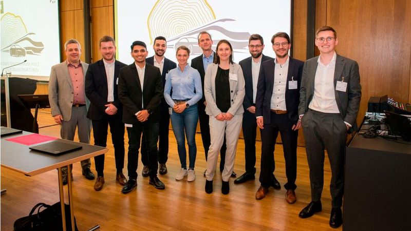 Das Team des Kompetenzzentrums Holz. (Bild: DLR)