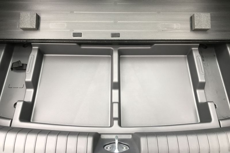 Unter dem Kofferraumboden befinden sich noch verschiedene praktische Staufächer. (Michel/»kfz-betrieb«)