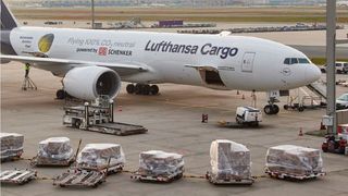 Digitaler Vorstoß! Seit diesem Monat besteht zwischen Lufthansa Cargo und dem Buchungssystem von DB Schenker eine direkte API-Verbindung (API: Application Programming Interface). Was das für Vorteile bringt, erklären die Beteiligten hier. (Bild: Lufthansa Cargo)