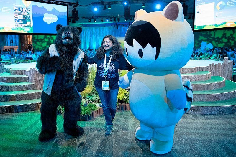 Cody, der Bär, und Astro als Maskottchen. (© 2016 by Jakub Mosur Photography / Salesforce)