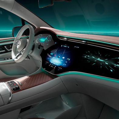 In den Cockpits aktueller Fahrzeuggenerationen überwacht eine Kamera die Aufmerksamkeit der Fahrer. Das gefällt nicht jedem. (Bild: Mercedes-Benz)