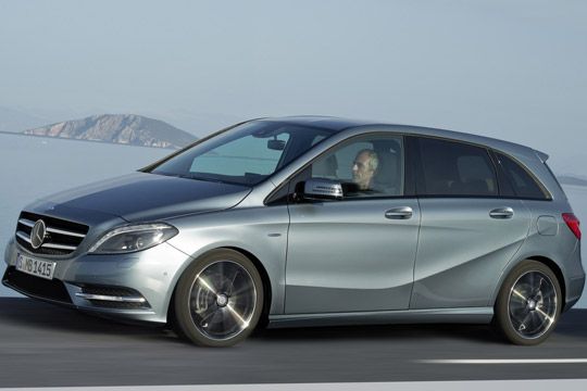 Die neue B-Klasse wird nicht nur sportlicher, sondern auch sicherer. Auch beim Interieur rüstet Mercedes auf.  (Archiv: Vogel Business Media)