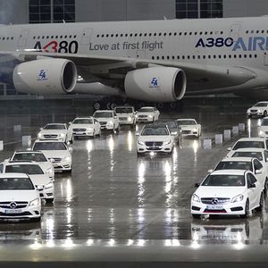 Begleitet von den 20 aktuellen Mercedes-Benz Modellen und musikalisch begleitet von den Hamburger Symphonikern ...(Auto-Medienportal.Net)