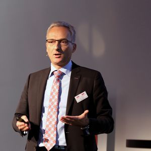 Dipl.-Ing. Rainer Ludorf, Alstom (Schweiz) AG, zeigte anhand seiner Erfahrungen im Turbomaschinenbau auf, dass die Prozessoptimierung übergreifend erfolgen muss, um wirksam zu werden.