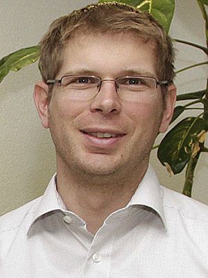 Tobias Oberauer ist neuer Geschäftsführer des Herstellers von Teilereinigungsanlagen Karl Roll GmbH & Co. KG in Mühlacker-Enzberg. Ihm zur Seite steht als ... (Archiv: Vogel Business Media)