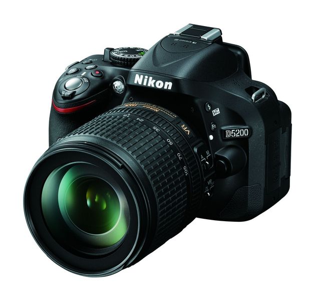 Mit dabei ist die D5200. 50 Euro gibt es für diese Kamera zurück. (Bild: Nikon)