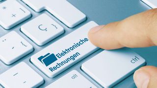 Die althergebrachte Rechnung auf Papier hat vielerorts ausgedient. Die elektronische ist gefragt. (Bild: © momius - stock.adobe.com)