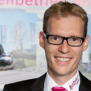 Stephan Abert von MKM Huber spricht auf den Autovertriebstagen 2017 über den Vertrieb von Elektroautos.