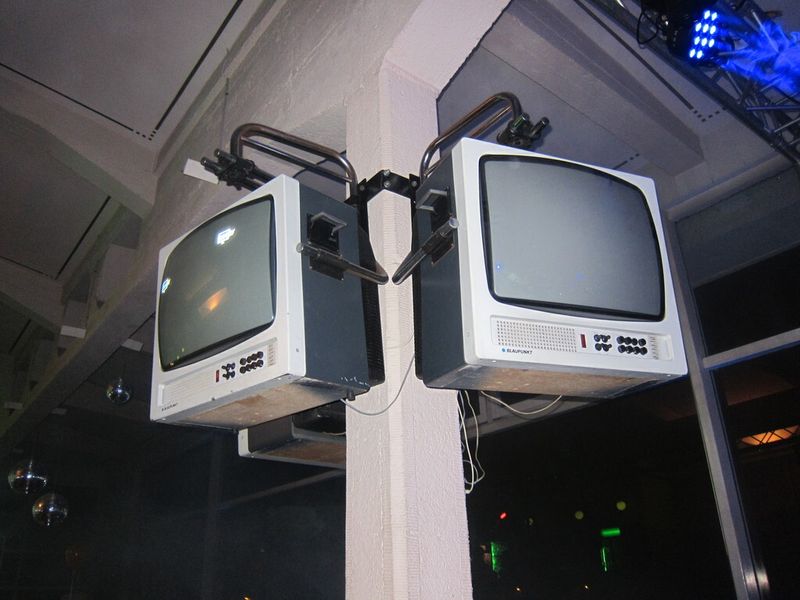 Auch die Monitore sind aus den 80ern. (Vogel IT-Medien)