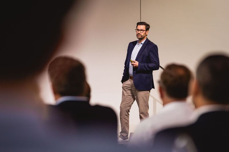 Impressionen vom 24. Würzburger EMS-Tag: Im Mittelpunkt standen aktuelle Branchenthemen, praxisnahe Impulse und insbesondere der persönliche Austausch innerhalb der EMS-Community. (Bild: Stefan Bausewein)